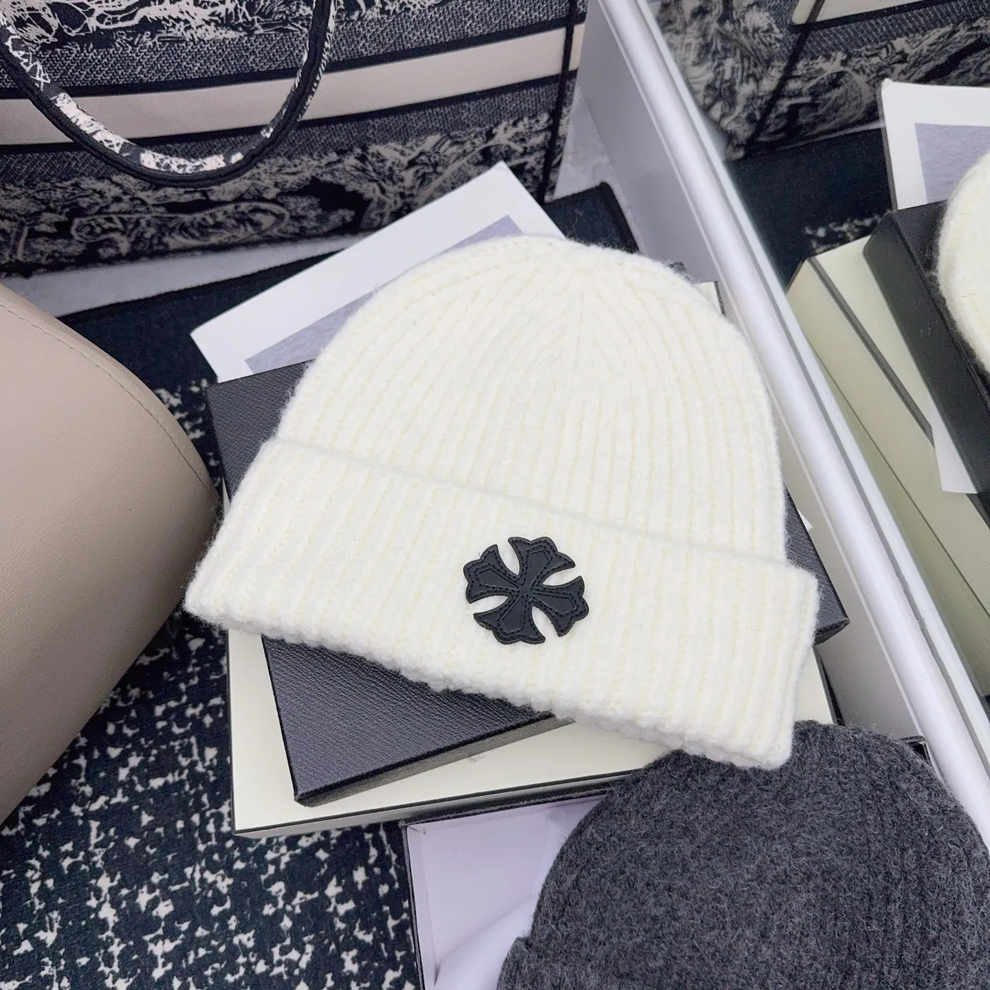 Internet celebrity style Croixin 🖤 Versatile woolen hat, same style for men and women, a must-have for sweet and cool outfits in autumn and winter‼ ️